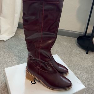 Knee high fur-lined burgandy boots (Stylenanda)
